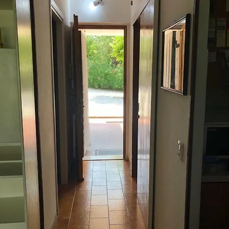 Cisano Apartment *